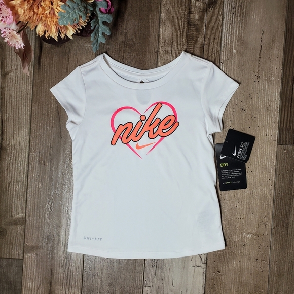 NWT Girl’s Nike Dri-Fit T-shirt Size 4T White Pink Orange Heart Graphic Logo - Picture 1 of 14